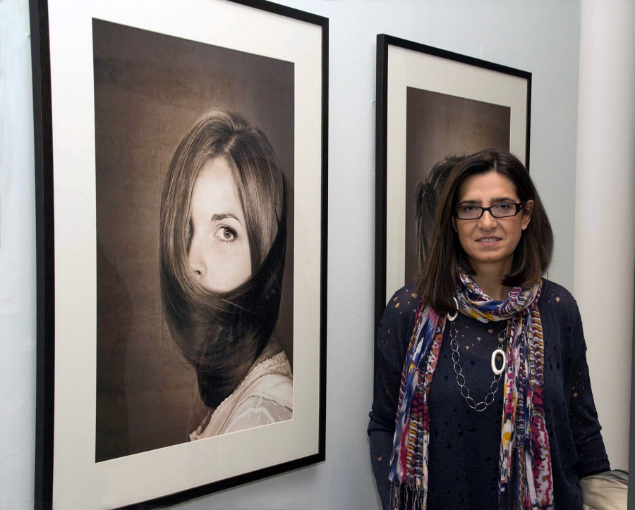 Julia G. Liebana en la presentación de una las últimas exposiciones fe Fotografía Artística